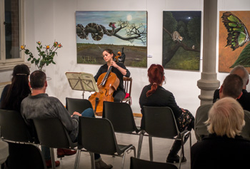 Sarah Zucker am Cello