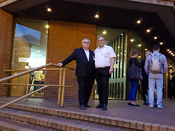 Frank Meier an der Kensington Town Hall